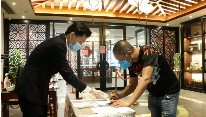 企业复工,餐饮店开业,插槽x8插槽高清网站人脸识别测温门禁考勤机提升防疫效率