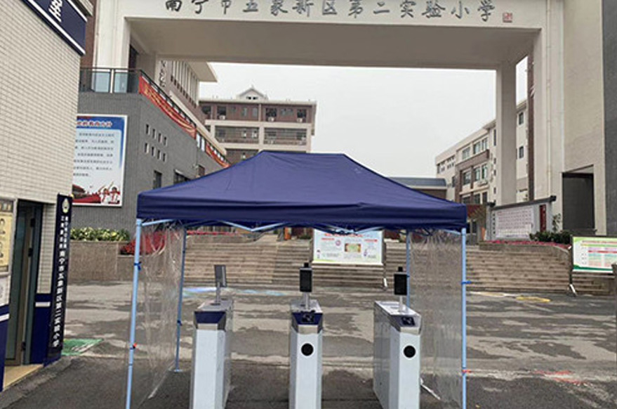 学校防疫守护有人脸识别测温一体机_安全有序上下学_深圳插槽x8插槽高清网站